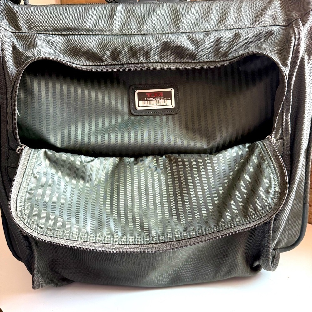 VTG 2241M3 Tumi Alpha 2 Wheeled Large Garment/Suitcase Travel Bag - Picture 8 of 16